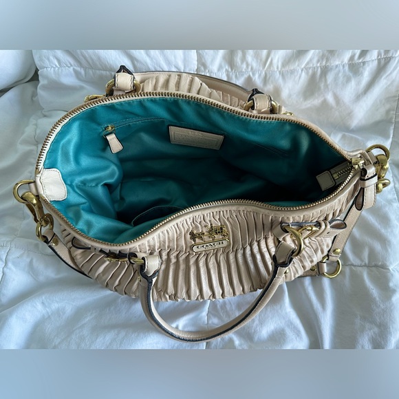 Coach Madison Gathered Leather Sophia
Satchel Light Tan - Picture 6 of 6